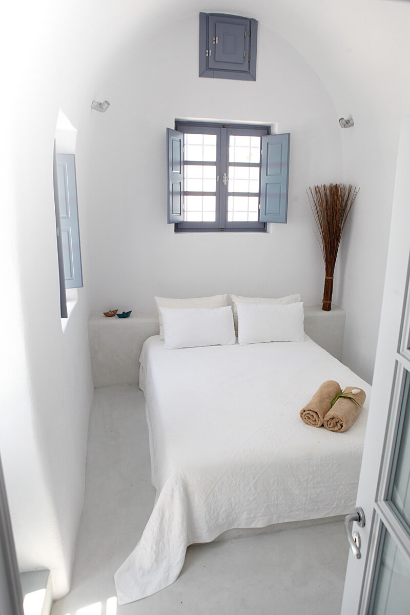 Santoniro villa bedroom