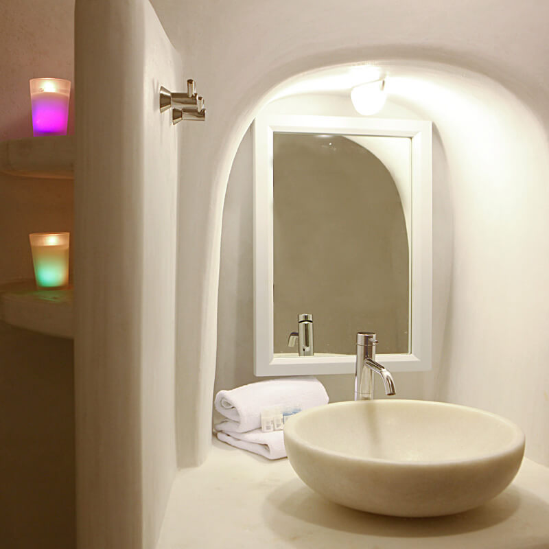 Santoniro villa bathroom